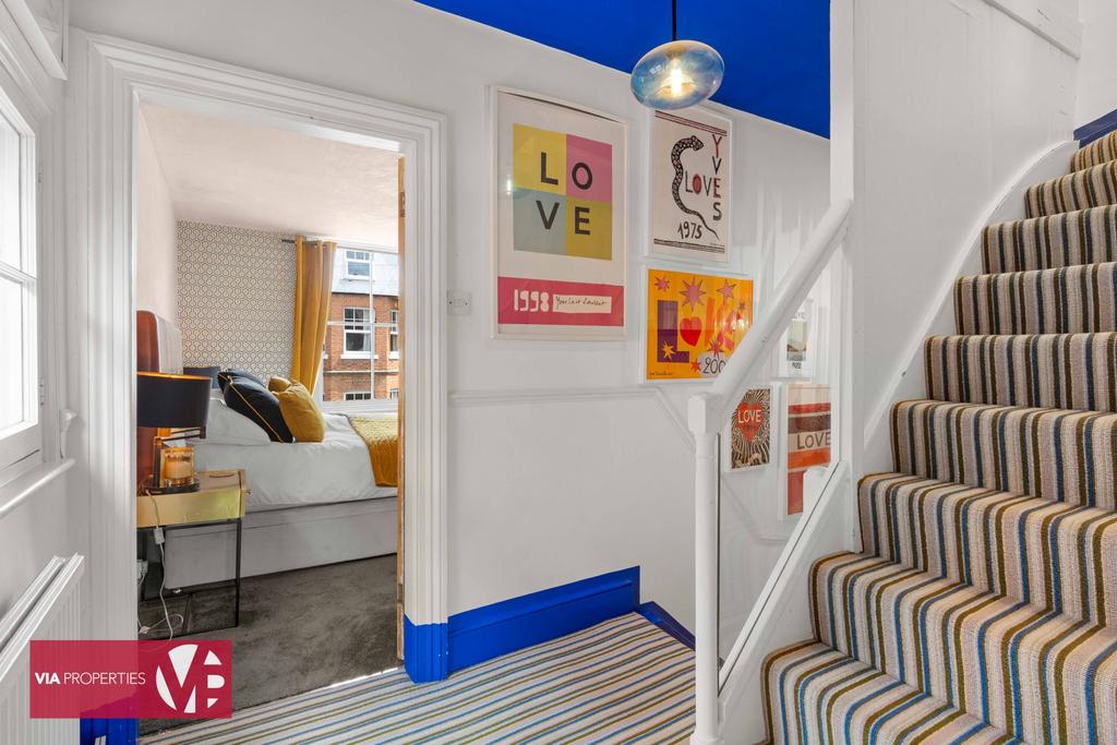 6 Rose Vale Hoddesdon EN11 8 NR via properties...