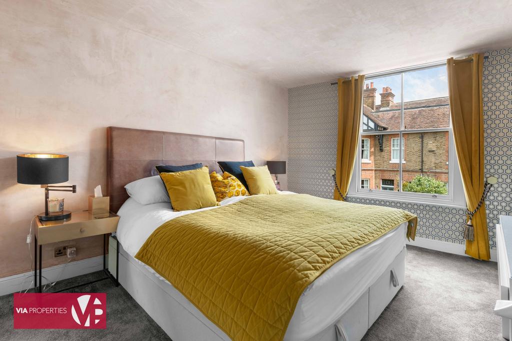 6 Rose Vale Hoddesdon EN11 8 NR via properties...