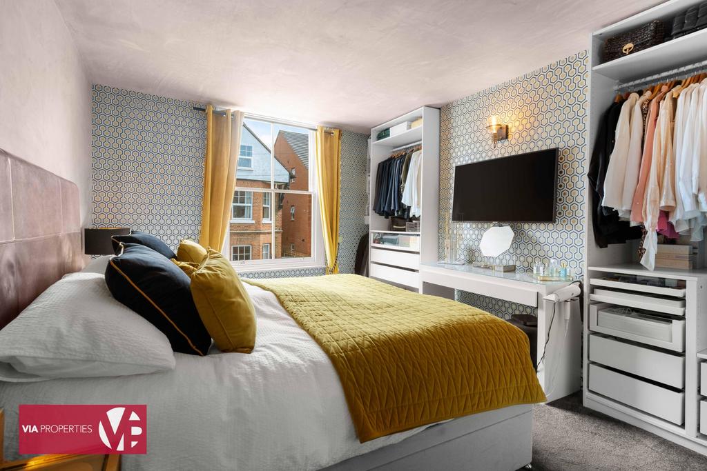 6 Rose Vale Hoddesdon EN11 8 NR via properties...