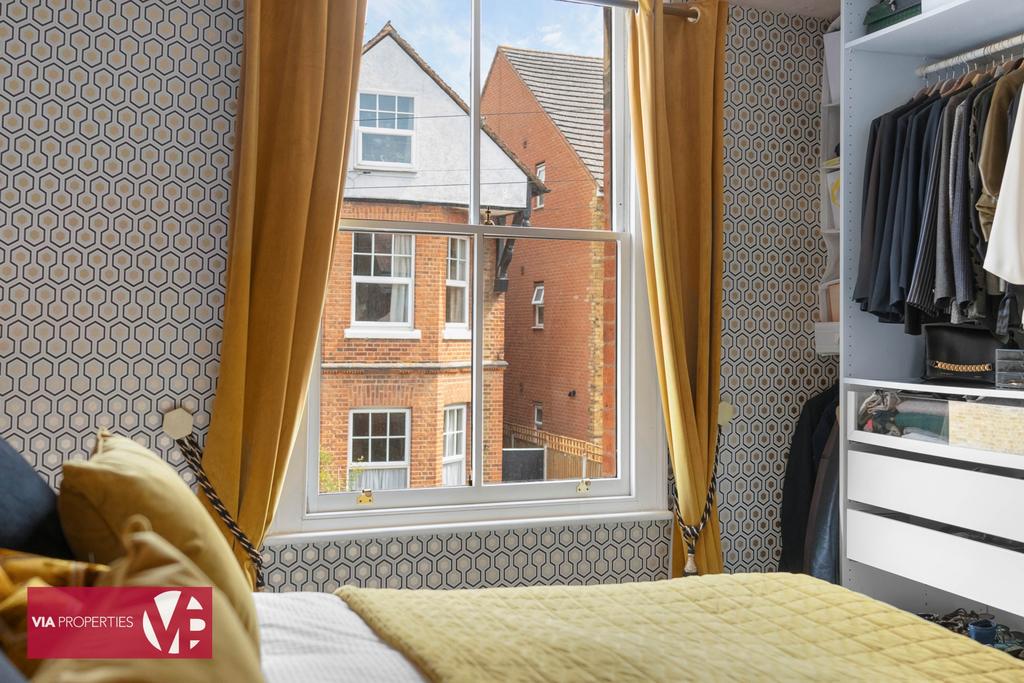 6 Rose Vale Hoddesdon EN11 8 NR via properties...
