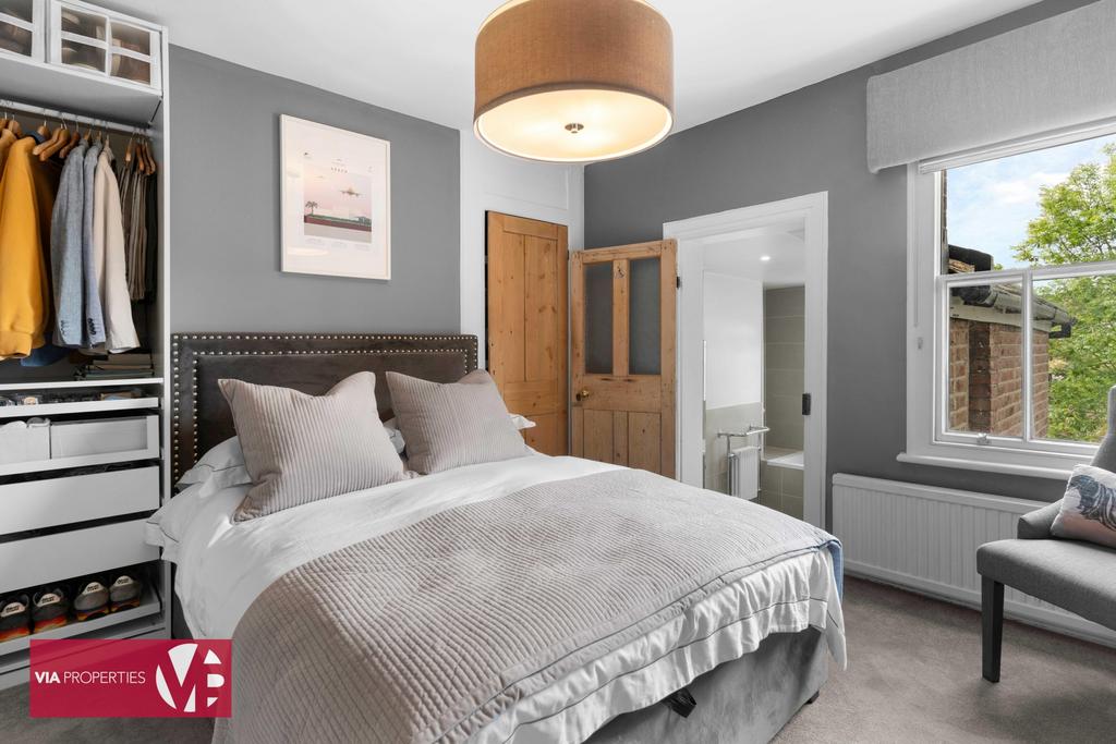 6 Rose Vale Hoddesdon EN11 8 NR via properties...