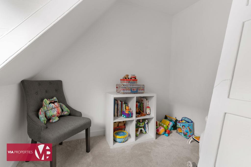 6 Rose Vale Hoddesdon EN11 8 NR via properties...