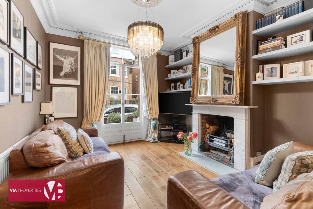 6 Rose Vale Hoddesdon EN11 8 NR via properties...