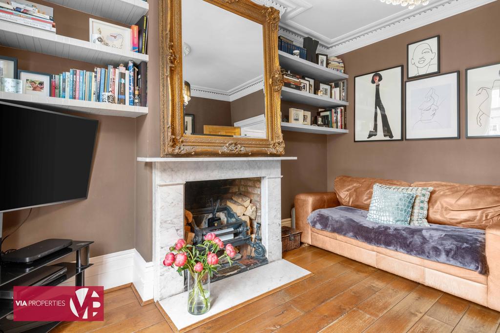 6 Rose Vale Hoddesdon EN11 8 NR via properties...