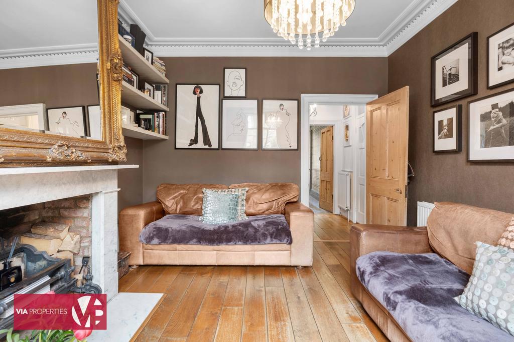 6 Rose Vale Hoddesdon EN11 8 NR via properties...