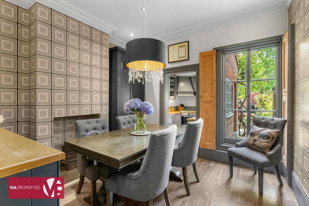 6 Rose Vale Hoddesdon EN11 8 NR via properties...