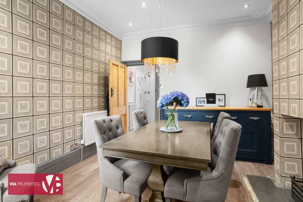 6 Rose Vale Hoddesdon EN11 8 NR via properties...