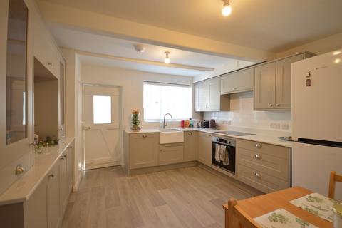 2 bedroom terraced house to rent, St. Martins Square, Chichester, PO19