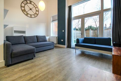 3 bedroom terraced house to rent, Jacks Farm Way E4