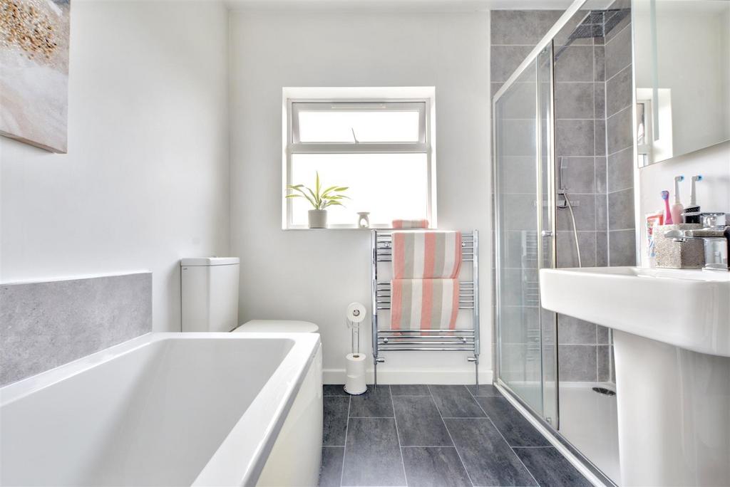 Bathroom 2.jpeg