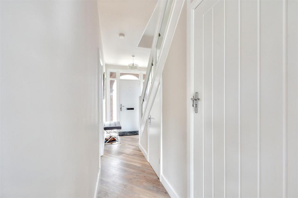 Hallway 1.jpeg