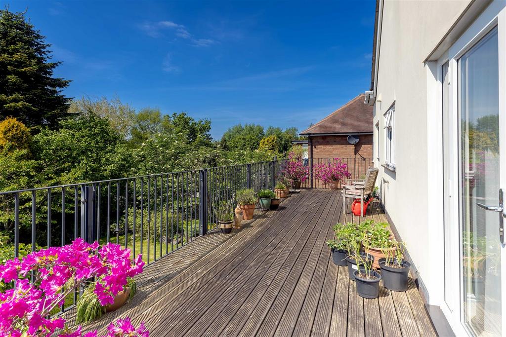 Upper patio deck SAPL3994-20250506-Dx O Deep PRIME X