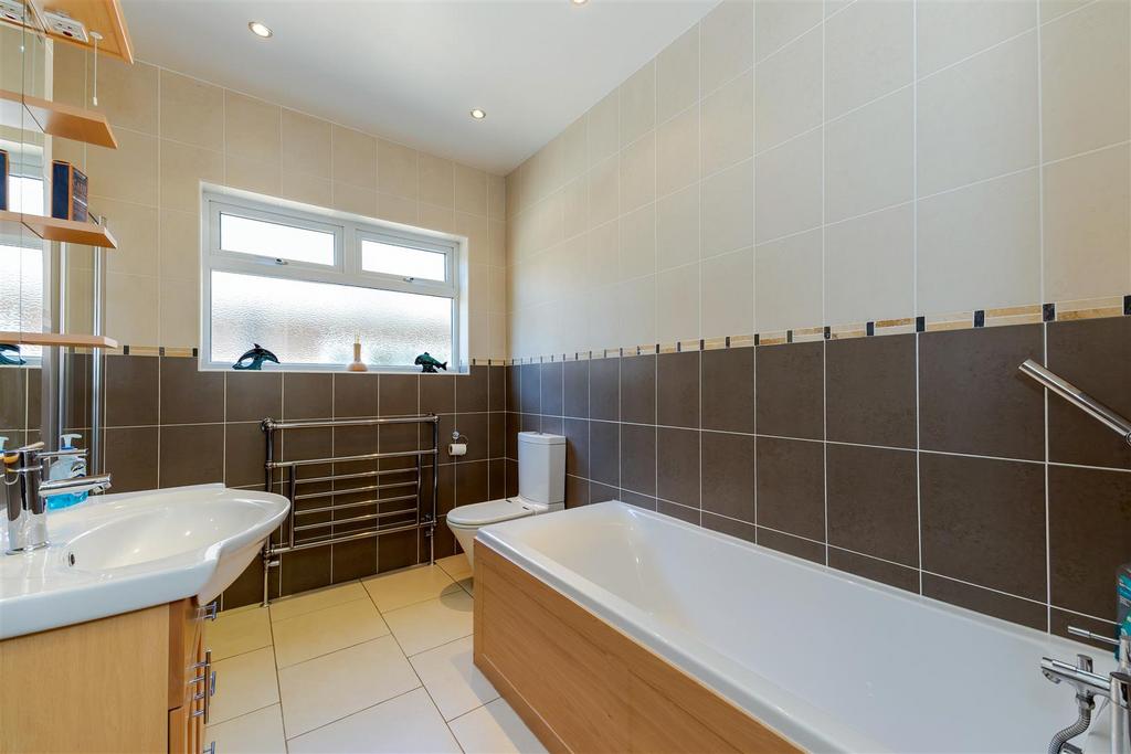 Upstairs Bathroom SAPL4316-20250506-Dx O Deep PRIME