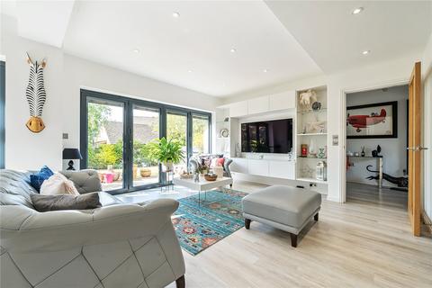 14 Cranberry Road, Witney, OX28 1AE