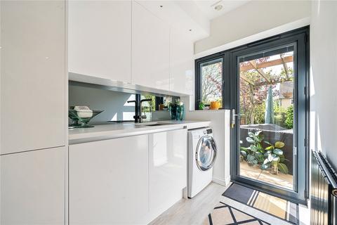 14 Cranberry Road, Witney, OX28 1AE