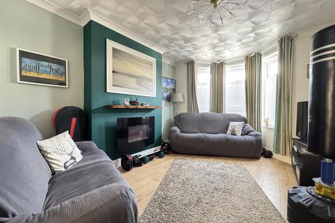 undefined, Ferndale Road, Swindon SN2
