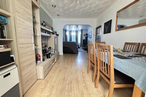 undefined, Ferndale Road, Swindon SN2