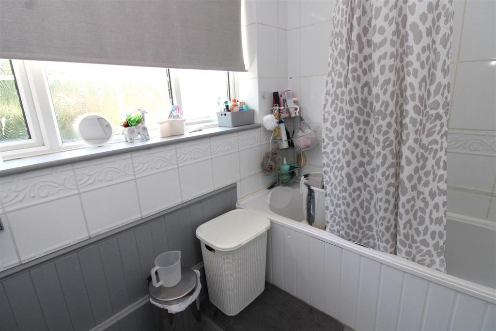 Bathroom 2.JPG