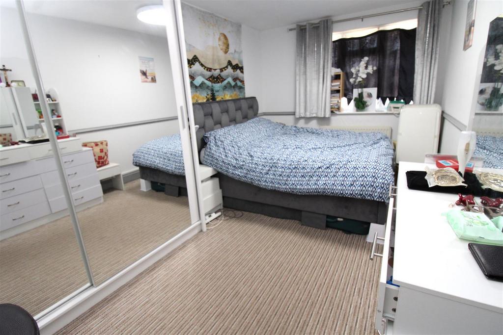 Bedroom 1.JPG