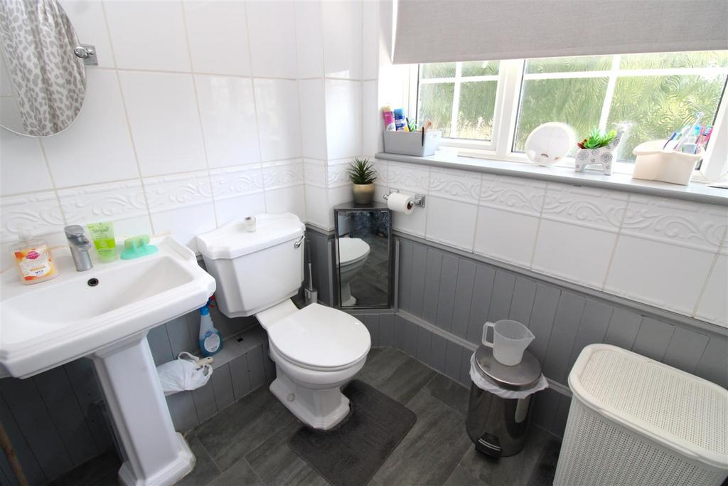 Bathroom.JPG