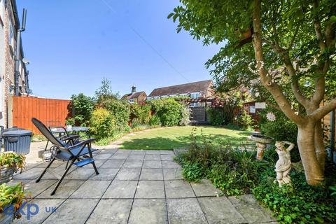 4 bedroom semi-detached house for sale, Lonsdale Avenue, Romford RM7