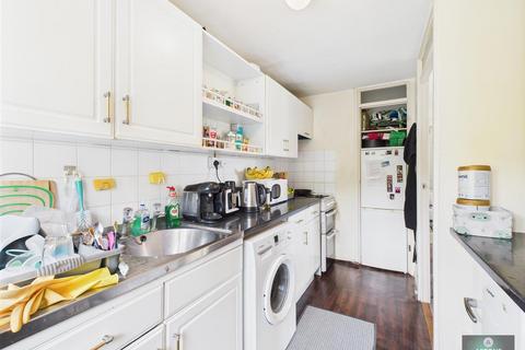 30 Vanbrugh Close, Crawley, RH11 8FA