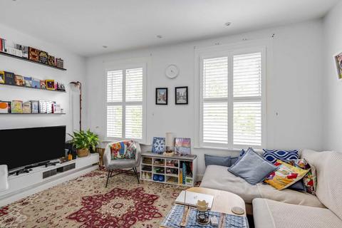 3 bedroom maisonette to rent, Antrobus Road, London W4