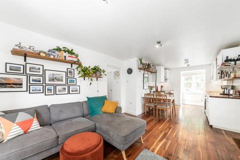 1e Robson Road, London, SE27 9LA