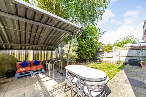 1e Robson Road, London, SE27 9LA