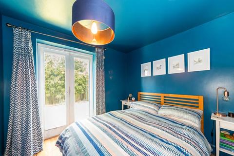 1e Robson Road, London, SE27 9LA