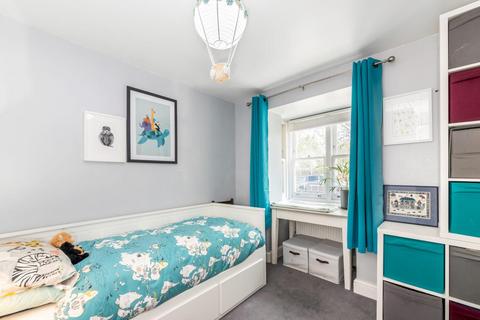 1e Robson Road, London, SE27 9LA