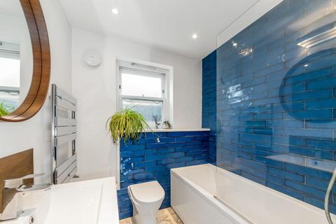 1e Robson Road, London, SE27 9LA