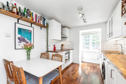 1e Robson Road, London, SE27 9LA