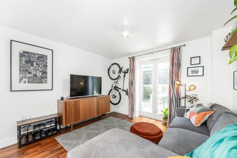 1e Robson Road, London, SE27 9LA