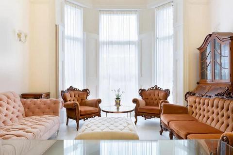 2 bedroom flat to rent, Russell Road, London W14