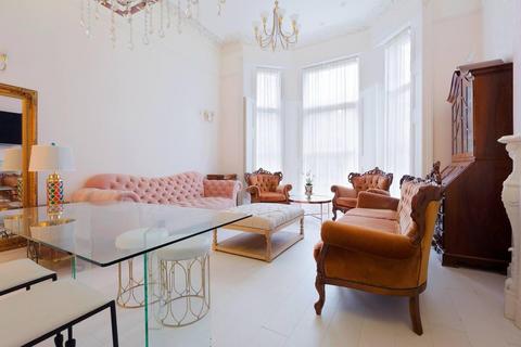 2 bedroom flat to rent, Russell Road, London W14