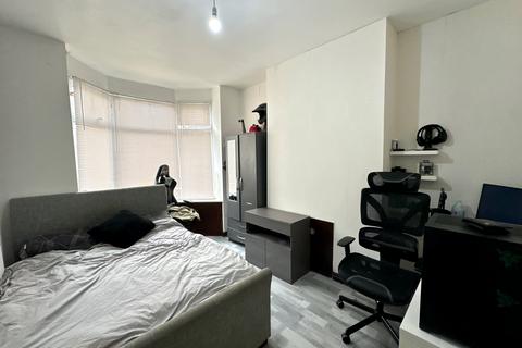 4 bedroom end of terrace house for sale, Hordern Road, Wolverhampton WV6