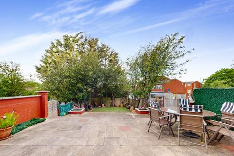 4 bedroom semi-detached house for sale, Sefton Avenue, Harrow Weald, HA3