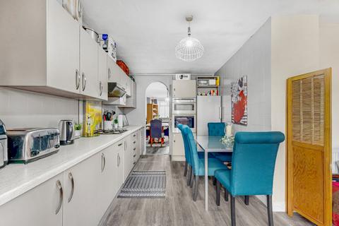 4 bedroom semi-detached house for sale, Sefton Avenue, Harrow Weald, HA3
