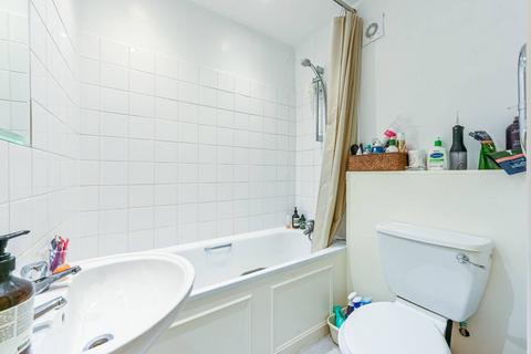 Studio to rent, Colebrooke Row, Islington, London, N1