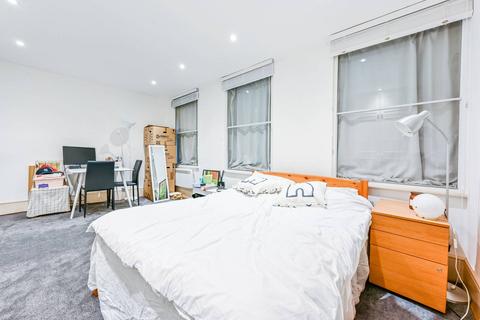 Studio to rent, Colebrooke Row, Islington, London, N1