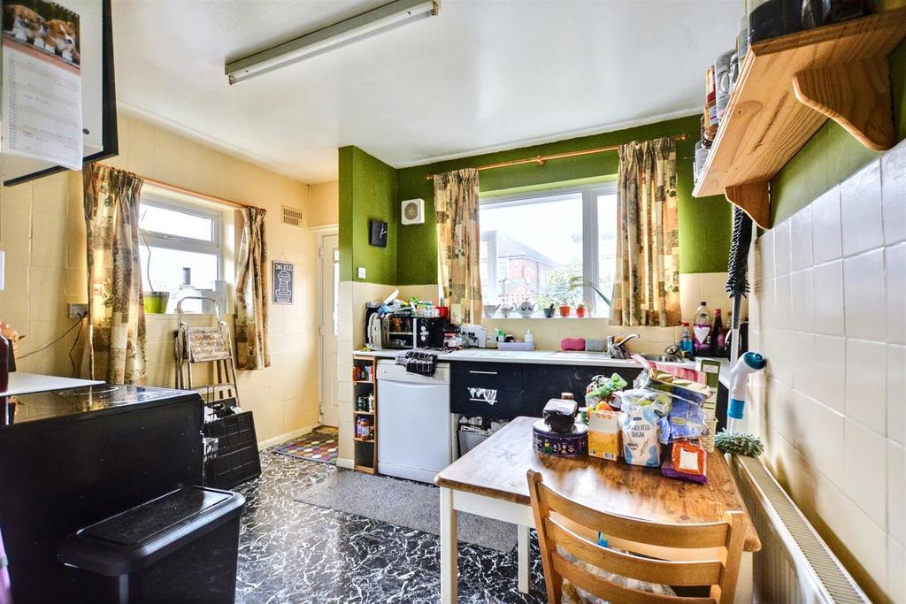 Kitchen 2.jpeg