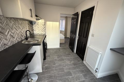 Studio to rent, Lyvelly Gardens, PETERBOROUGH PE1