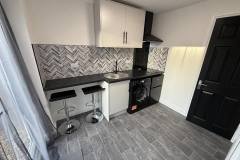 Studio to rent, Lyvelly Gardens, PETERBOROUGH PE1