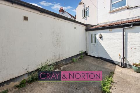2 bedroom maisonette to rent, Lower Addiscombe Road, Addiscombe, CR0