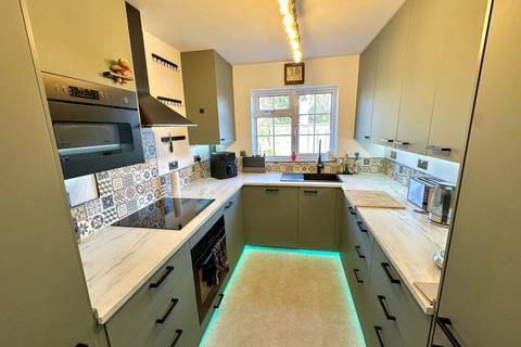 27 Hamilton Close, Bordon, GU35 0UD