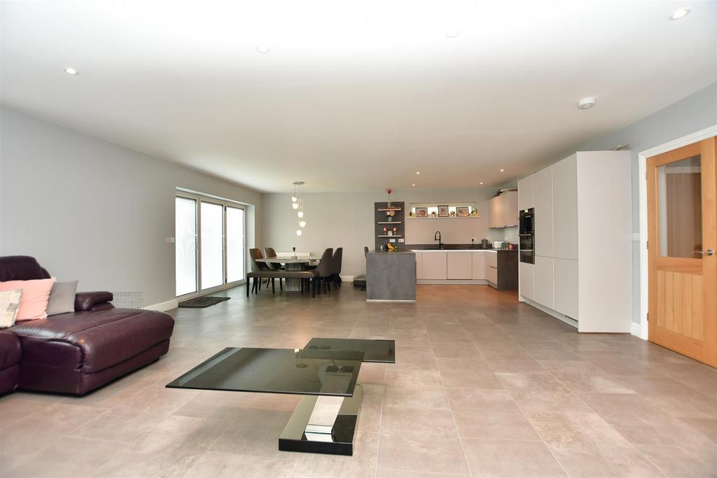 Kitchen/Living Area
