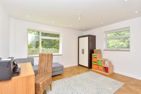 27 Cellar Hill, Lynsted, Sittingbourne, ME9 9QY