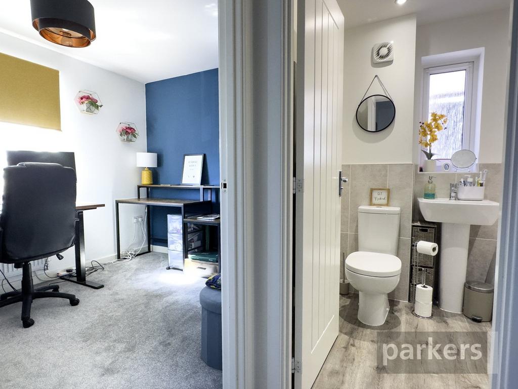 Bedroom/Bathroom