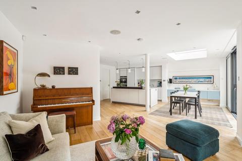 1 Ambrose Mews, London, SW11 2JG